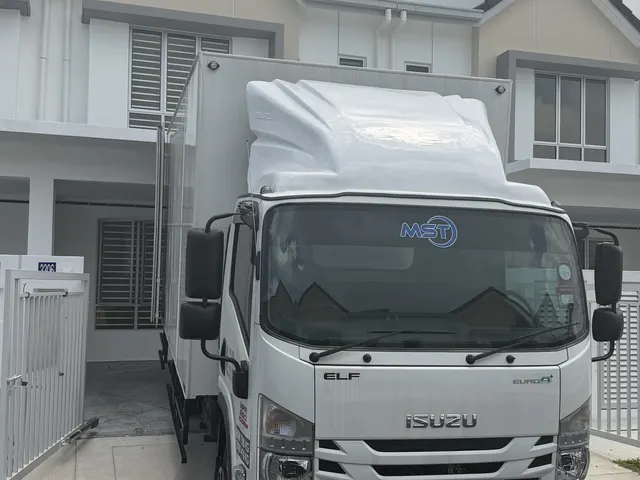 M3 Movers lorry parked outside a terrace house