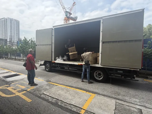 Roadside loading in the city